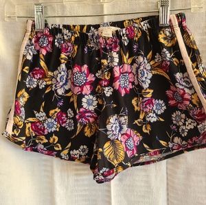 Rag & Stitch Juniors Shorts in Floral